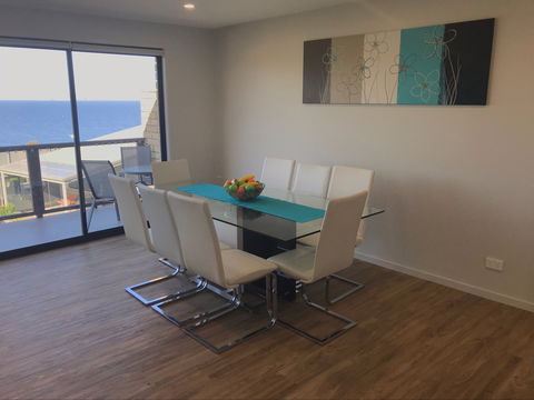 Beach View Apartment - Brisbane 4u 1