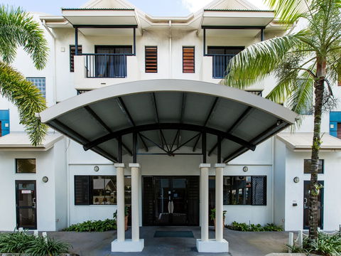 Cairns Queens Court - Tourism Brisbane 1