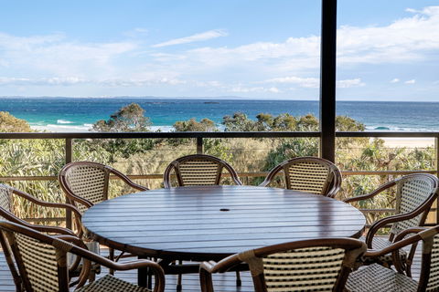 Claytons On Cylinder Beach Front Apartments - Tourism Brisbane 2