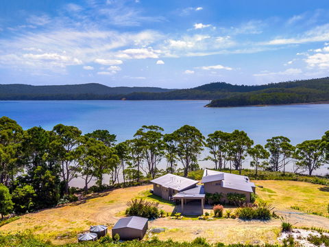 Cloudy Bay Lagoon Estate - Tourism Brisbane 0