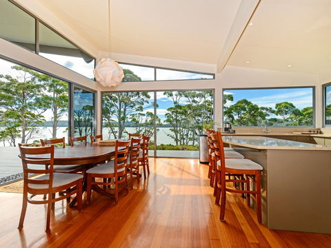 Cloudy Bay Lagoon Estate - Tourism Brisbane 2