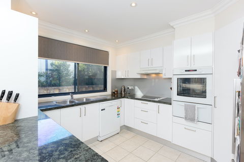 Coastal Haven At Gerroa - Brisbane 4u 2