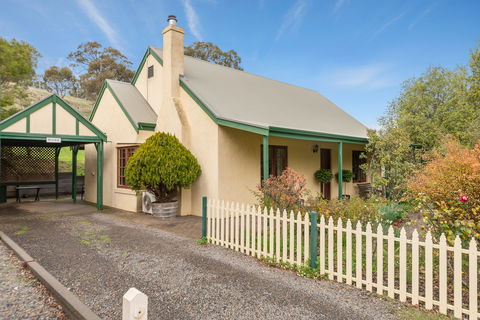 Country Pleasures Bed And Breakfast - Brisbane Tourism 0