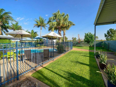 Devils Marbles Hotel - Tourism Brisbane 1