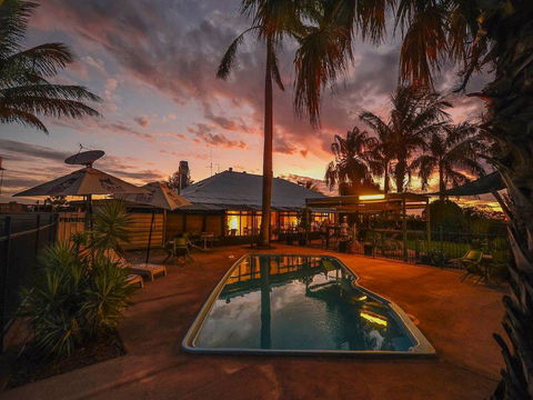 Devils Marbles Hotel - Tourism Brisbane 2