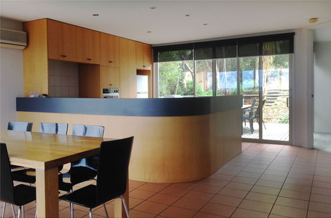 Dlux + Escape @ 83 Great Ocean Road Apartments Lorne - Brisbane 4u 1