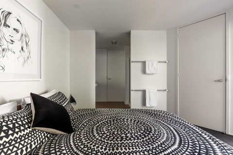 Dlux + Escape @ 83 Great Ocean Road Apartments Lorne - Brisbane 4u 2