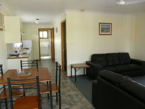 Dolphin Sands Holiday Villas - Brisbane 4u 2