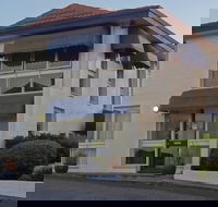 Econo Lodge Hacienda Motel - Brisbane Tourism