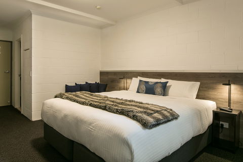 Falls Creek Hotel - Brisbane 4u 2