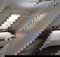 Family Hotel Cootamundra - Brisbane 4u