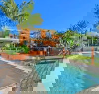 Flynns Beach Retreat - Brisbane Tourism