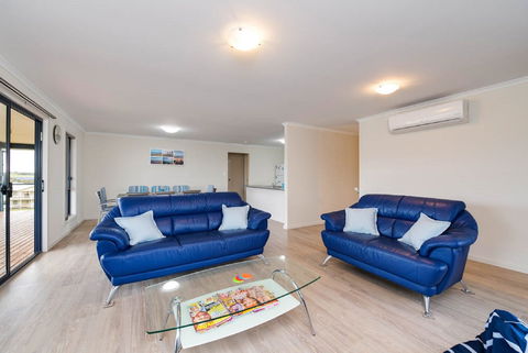 Hayborough Haven 3 - 3 Fifth Avenue - Hayborough - Tourism Brisbane 2