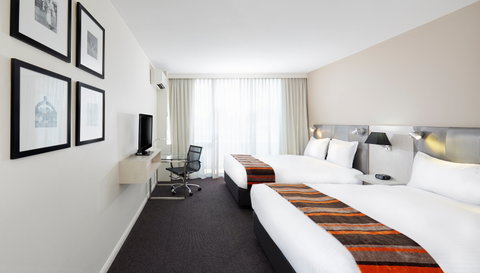 Holiday Inn Warwick Farm - Tourism Brisbane 1