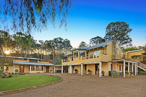 I Villini Estate - Tourism Brisbane 0