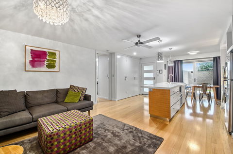 Limestone Coast Apartments - Brisbane 4u 2