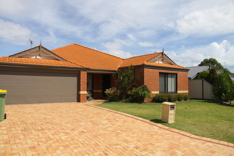 Mandurah Golf Links Retreat - Tourism Brisbane 0