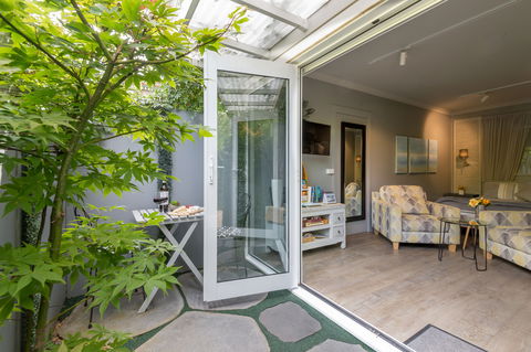 Sailaway Beach House - Tourism Brisbane 2