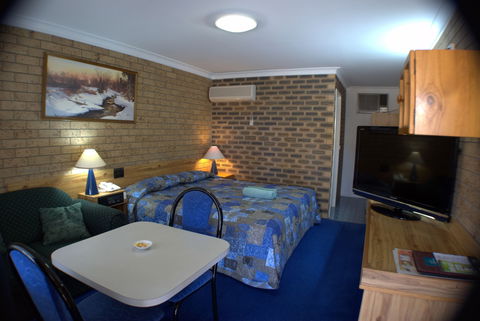 Settlers Motor Inn - Tourism Brisbane 1