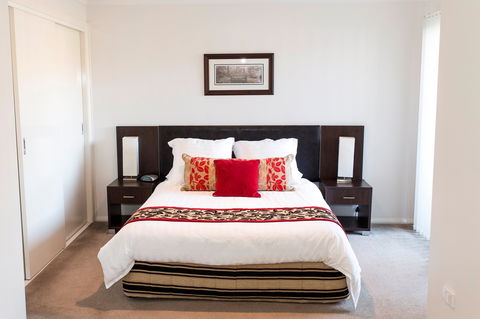 Stay Bathurst - Tourism Brisbane 1