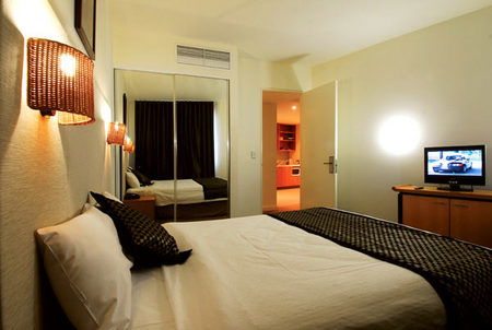 Golden Pebble Hotel - Tourism Brisbane 0