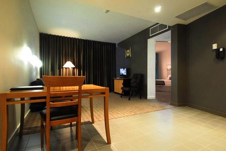 Golden Pebble Hotel - Tourism Brisbane 1