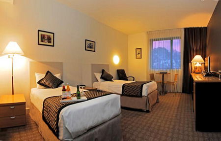 Golden Pebble Hotel - Tourism Brisbane 3
