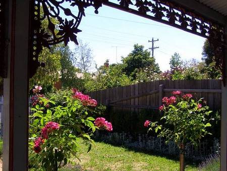 Airleigh - Rose Cottage - Brisbane 4u 4