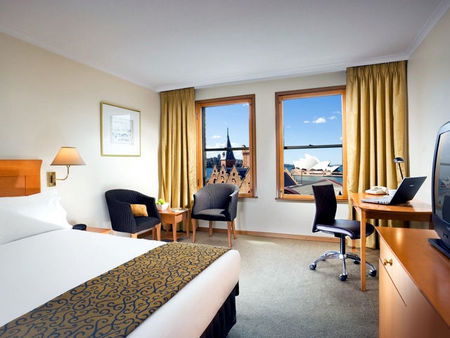 Holiday Inn Old Sydney - Brisbane 4u 1