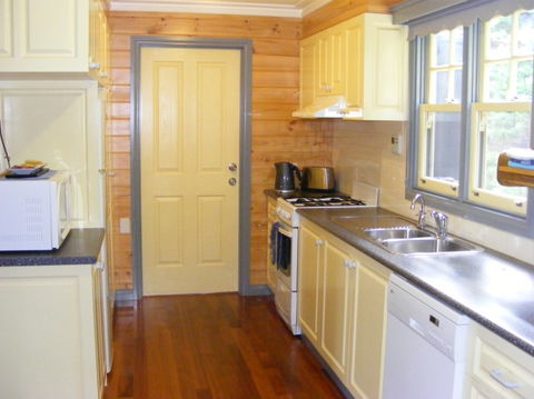 Belfast Cottages - Brisbane Tourism 8