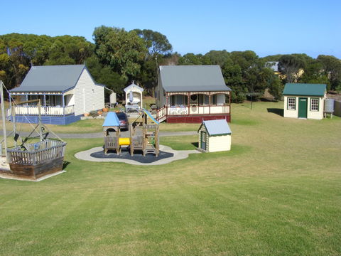 Belfast Cottages - Brisbane Tourism 9