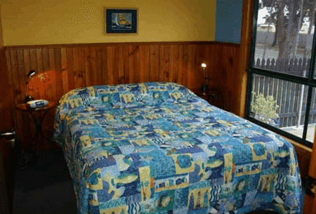 Bicheno's Gallery And Apartments - Tourism Brisbane 1