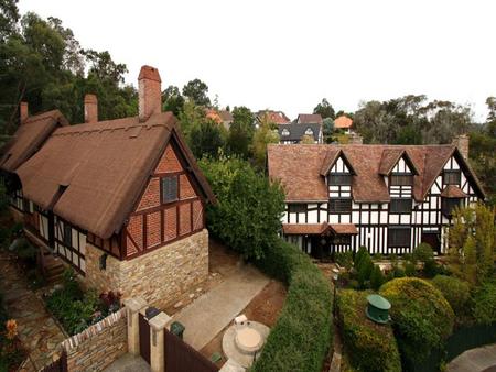 William Shakespeare's Bed & Breakfast - Brisbane 4u 1