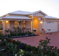 Sussex on Willis Cove Bed and Breakfast - Brisbane Tourism
