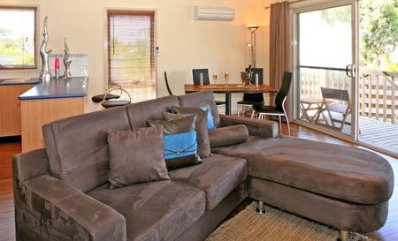 Anglesea Overboard Seaside Cottage - Brisbane 4u 5