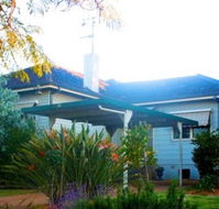 Straw Houses - Tourism Brisbane