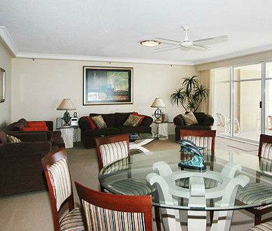 Burleigh Surf Beachfront Apartments - Brisbane Tourism 0