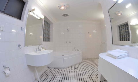 Country Comfort Tumut Valley Motel - Tourism Brisbane 4