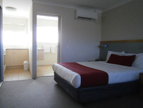 George Bass Motor Inn - Tourism Brisbane 1