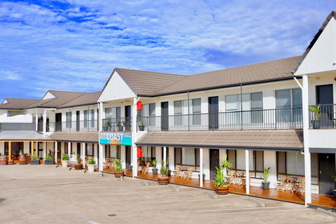 COAST Motel And Apartments - Tourism Brisbane 9