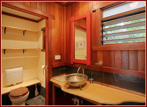 Absolute Beachfront Bamboo Hideaway - Brisbane 4u 4