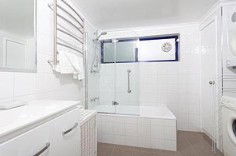 A Bay Breeze - Brisbane 4u 5