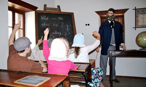 St John's Schoolhouse Museum - Brisbane Tourism 4