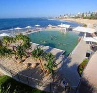 Kings Beach - Beachfront Salt Water Pool - Tourism Brisbane