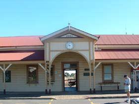 Maryborough Railway Station - Brisbane 4u 0