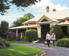 Historical Walk Through Russell Street - Tourism Brisbane 0