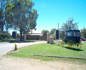 Pokolbin Estate Vineyard - Brisbane Tourism 1