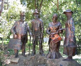 Dad, Dave, Mum And Mabel - Brisbane Tourism 1