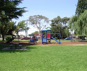 Coronation Park Yass - Brisbane Tourism 1