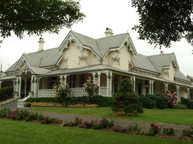 Harrow Gardens - Tourism Brisbane 0